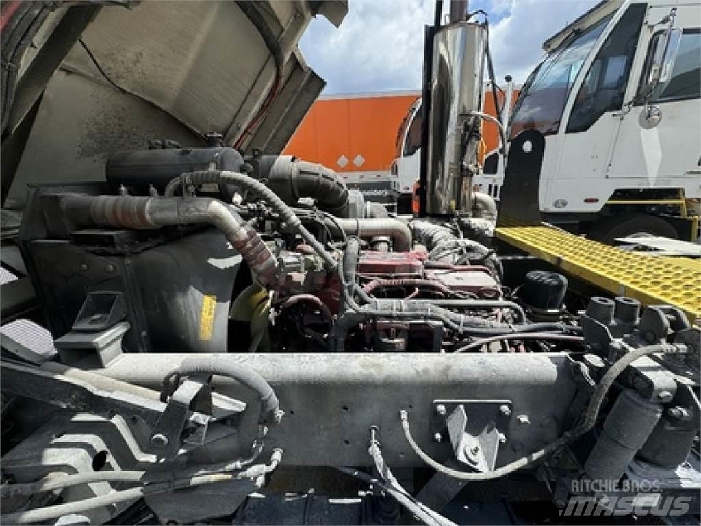 Autocar ACTT42 Shunt Trucks
