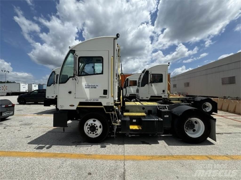 Autocar ACTT42 Shunt Trucks