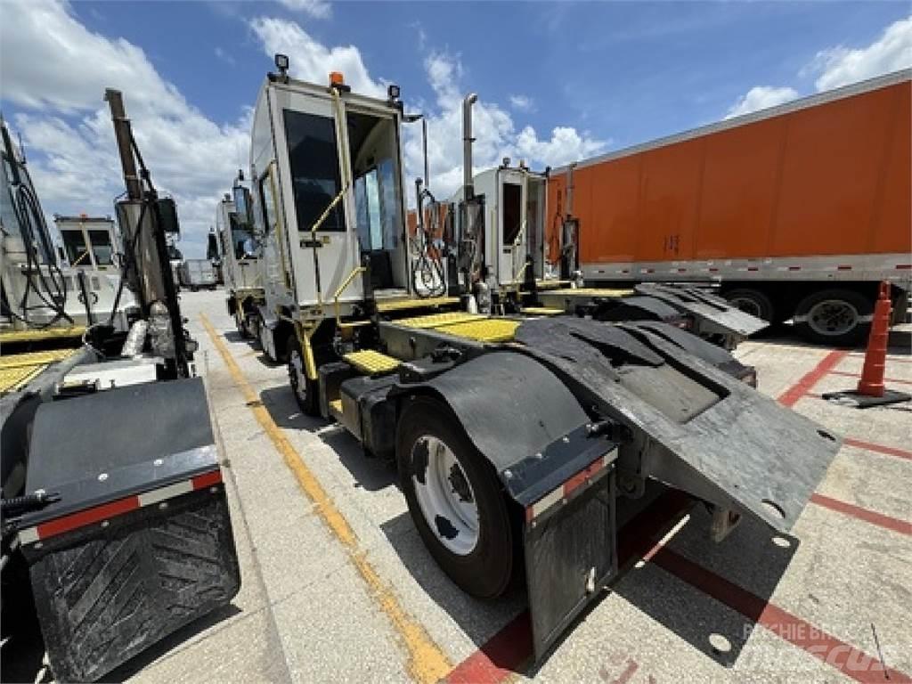 Autocar ACTT42 Shunt Trucks