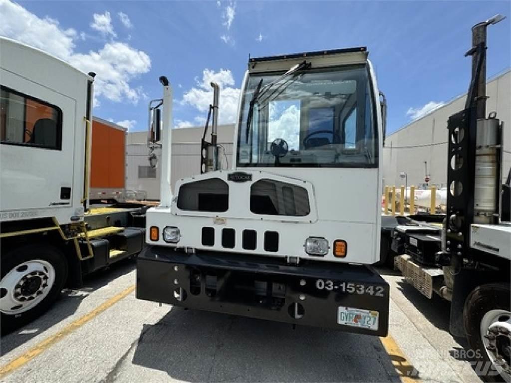 Autocar ACTT42 Shunt Trucks