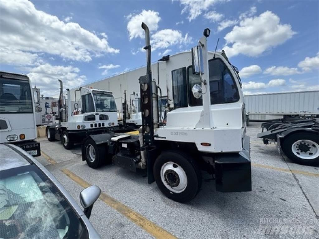 Autocar ACTT42 Shunt Trucks