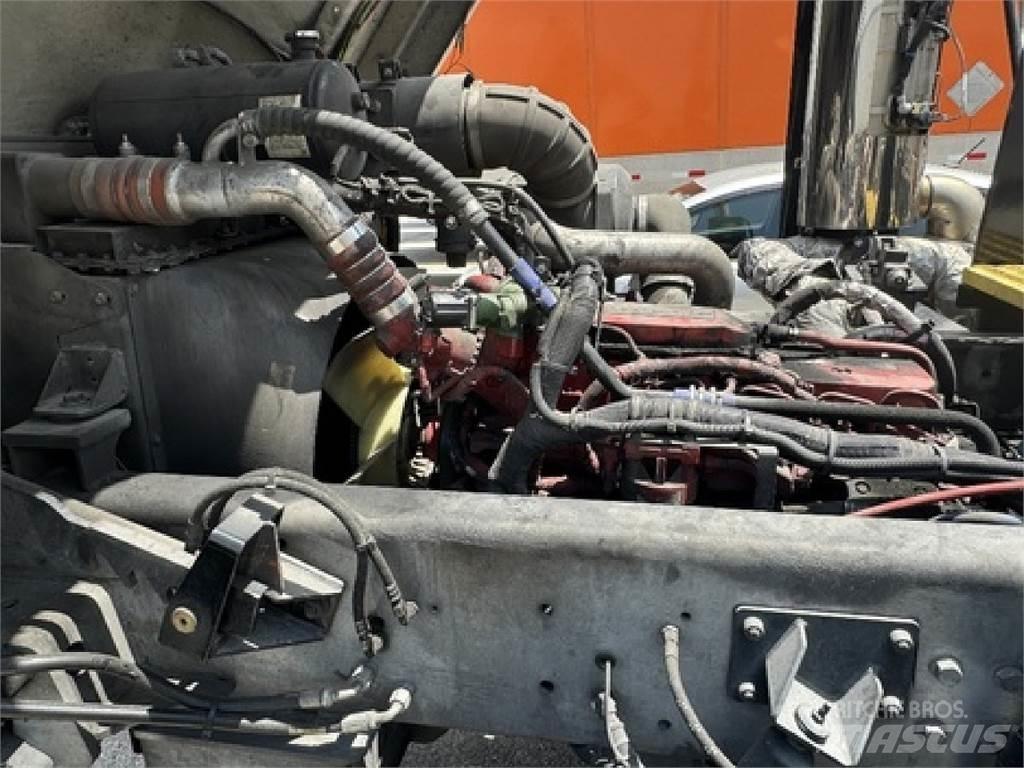 Autocar ACTT42 Shunt Trucks