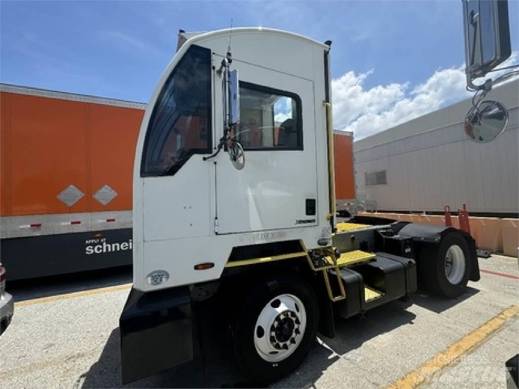 Autocar ACTT42 Shunt Trucks