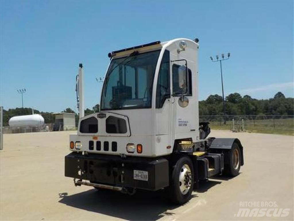 Autocar ACTT42 Shunt Trucks