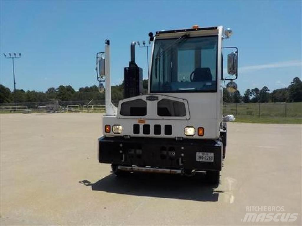 Autocar ACTT42 Shunt Trucks