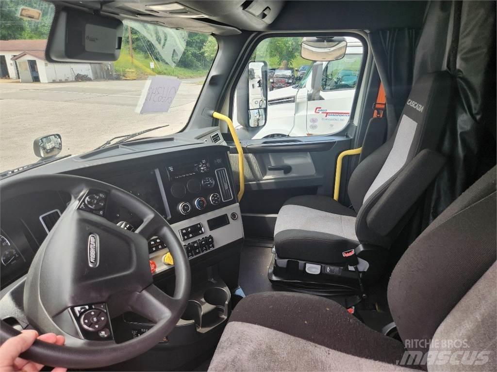 Freightliner 126 Conventional Trucks / Tractor Trucks