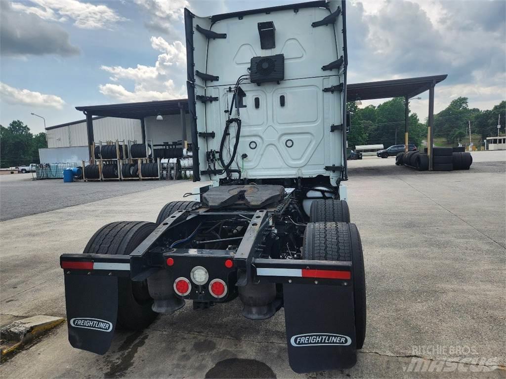 Freightliner 126 Conventional Trucks / Tractor Trucks