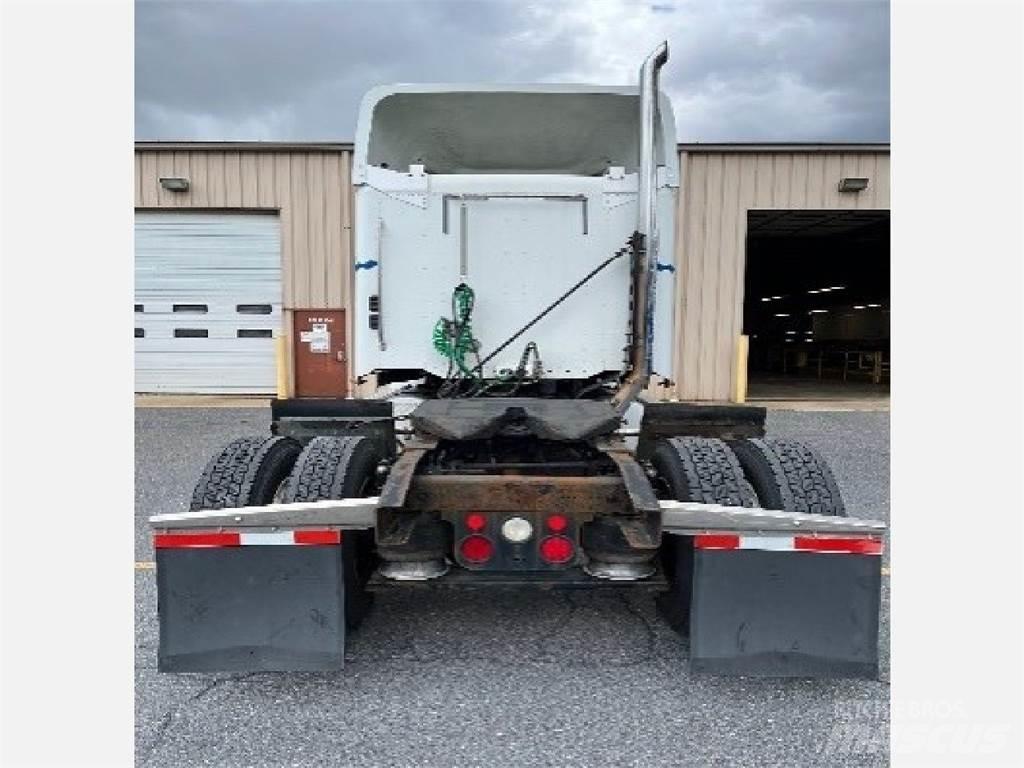 Freightliner C112 Conventional Trucks / Tractor Trucks