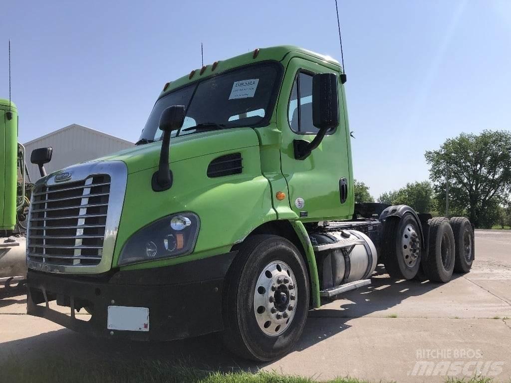 Freightliner CA113 Conventional Trucks / Tractor Trucks