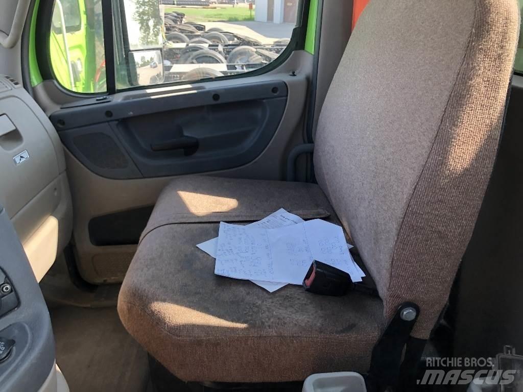 Freightliner CA113 Conventional Trucks / Tractor Trucks