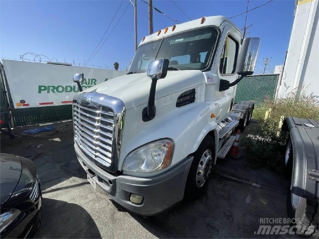 Freightliner CA113 Conventional Trucks / Tractor Trucks