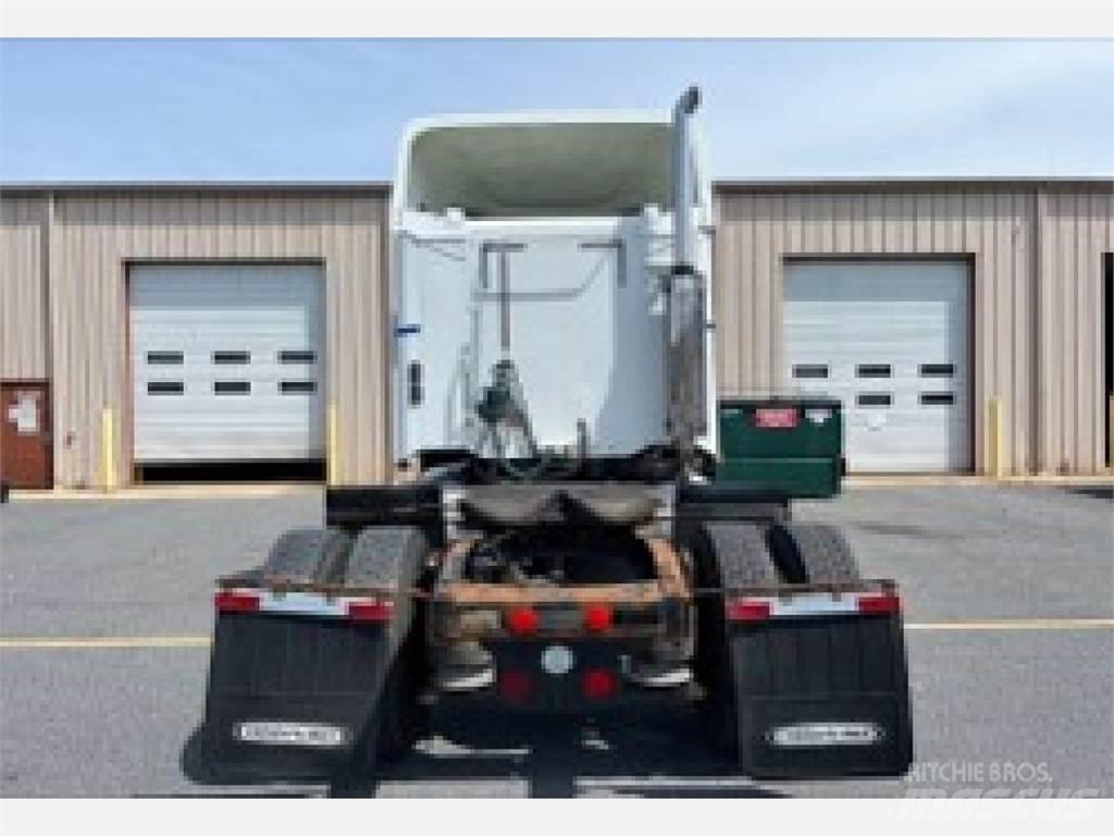 Freightliner CL112G Conventional Trucks / Tractor Trucks