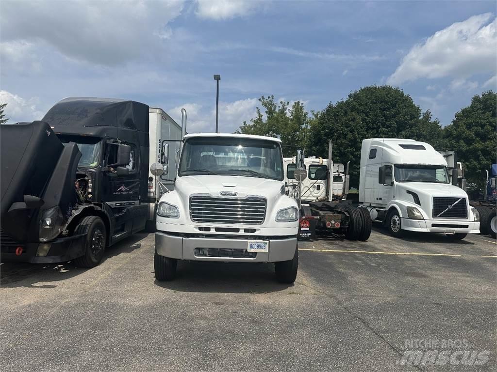 Freightliner M2 106 Conventional Trucks / Tractor Trucks