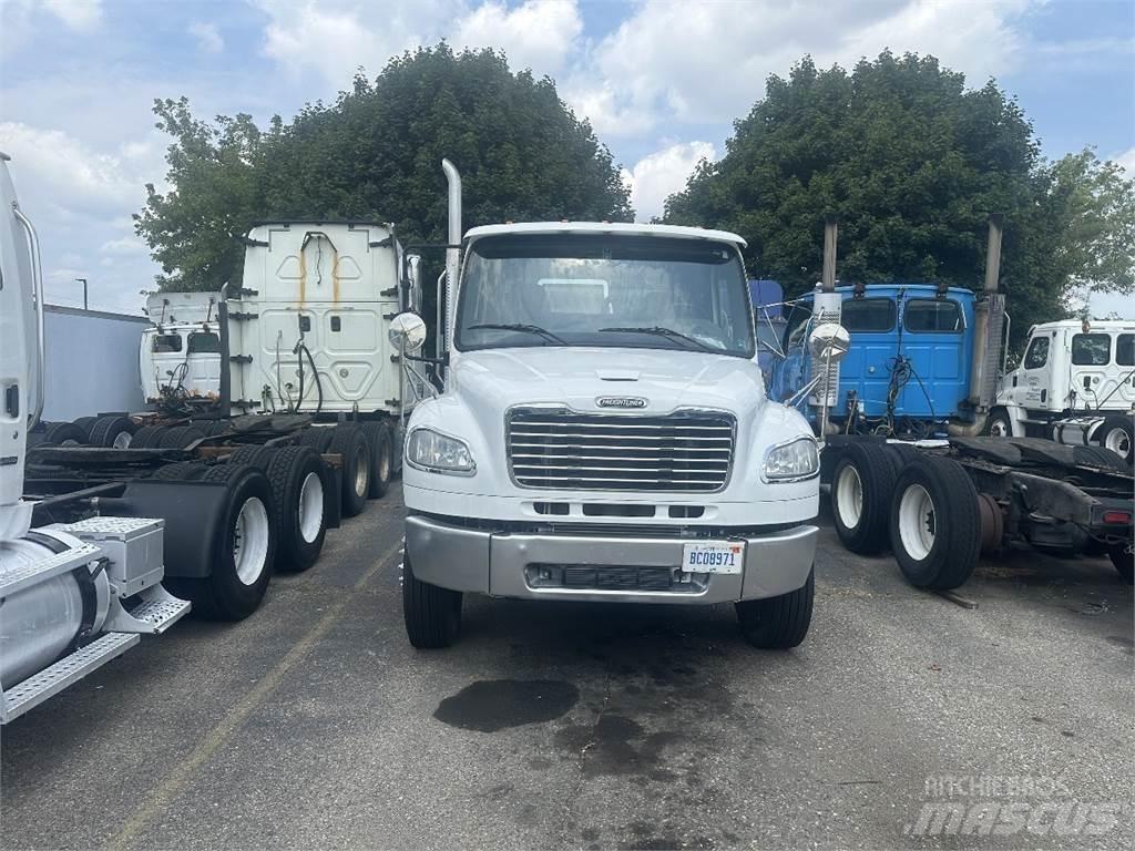 Freightliner M2 106 Conventional Trucks / Tractor Trucks