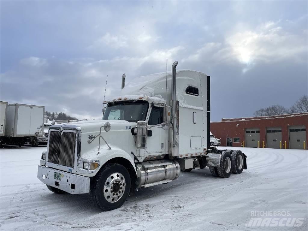 International 9900i Conventional Trucks / Tractor Trucks