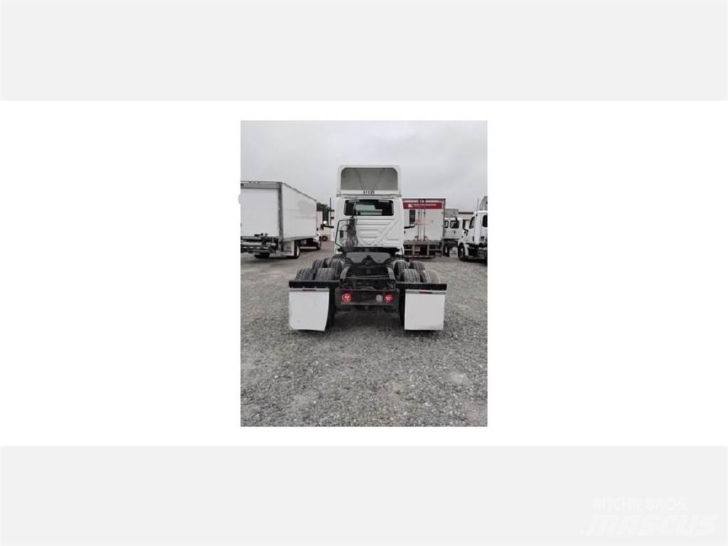 International LT Conventional Trucks / Tractor Trucks