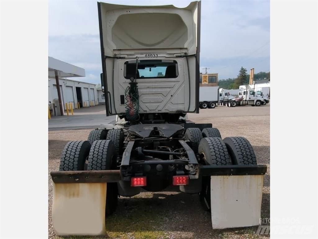 International LT Conventional Trucks / Tractor Trucks