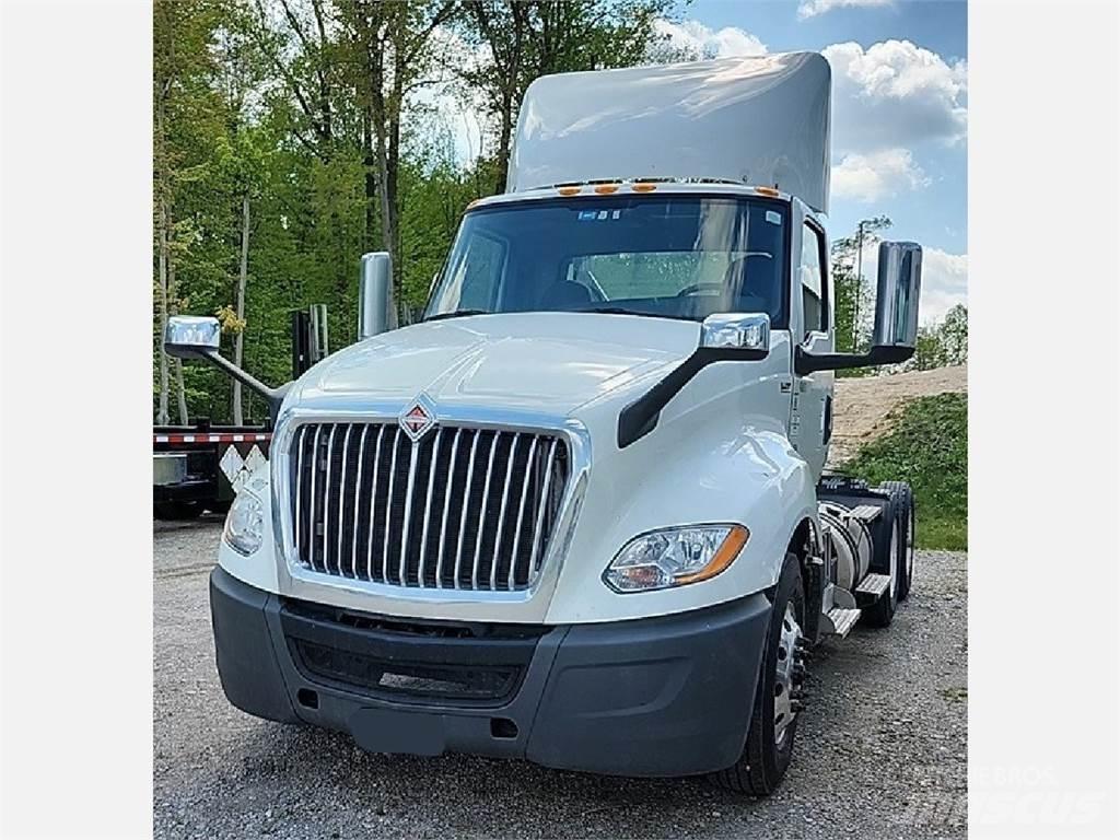 International LT Conventional Trucks / Tractor Trucks