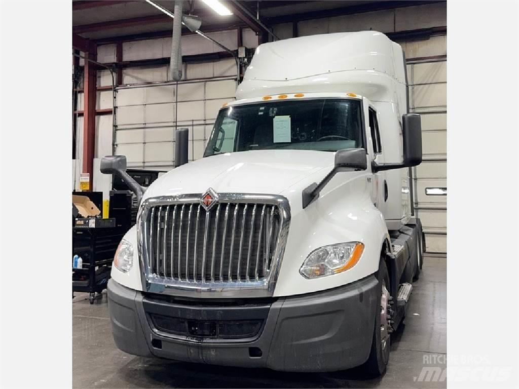 International LT Conventional Trucks / Tractor Trucks