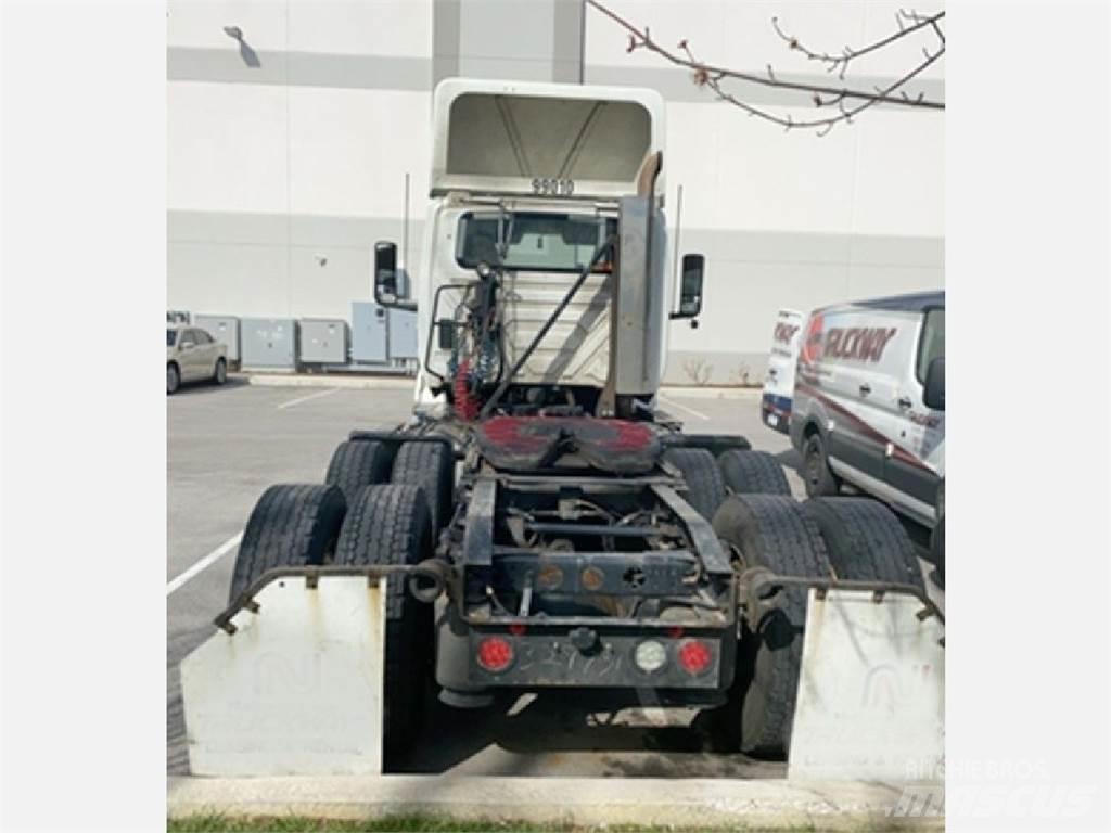 International LT Conventional Trucks / Tractor Trucks