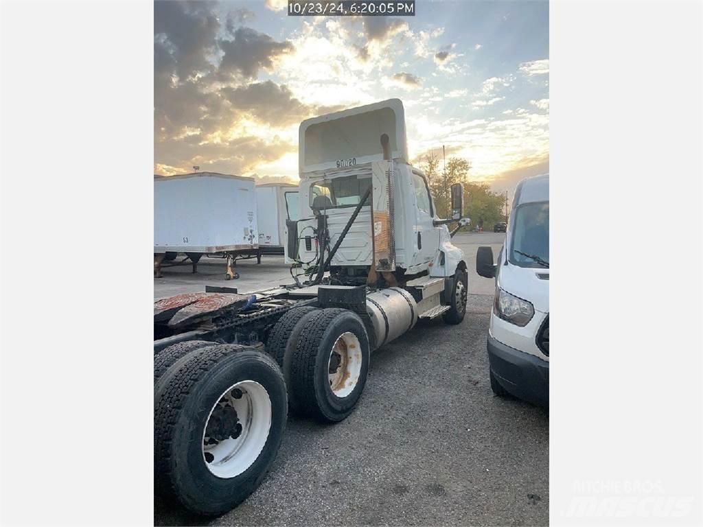 International LT Conventional Trucks / Tractor Trucks