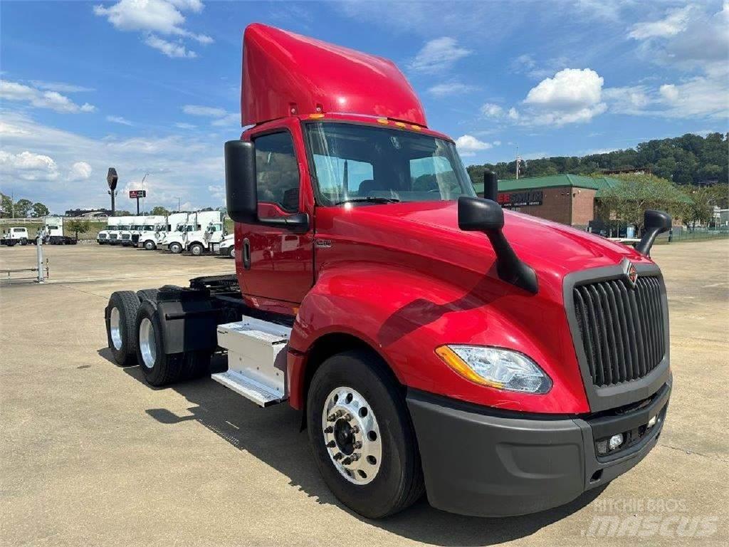 International LT Conventional Trucks / Tractor Trucks