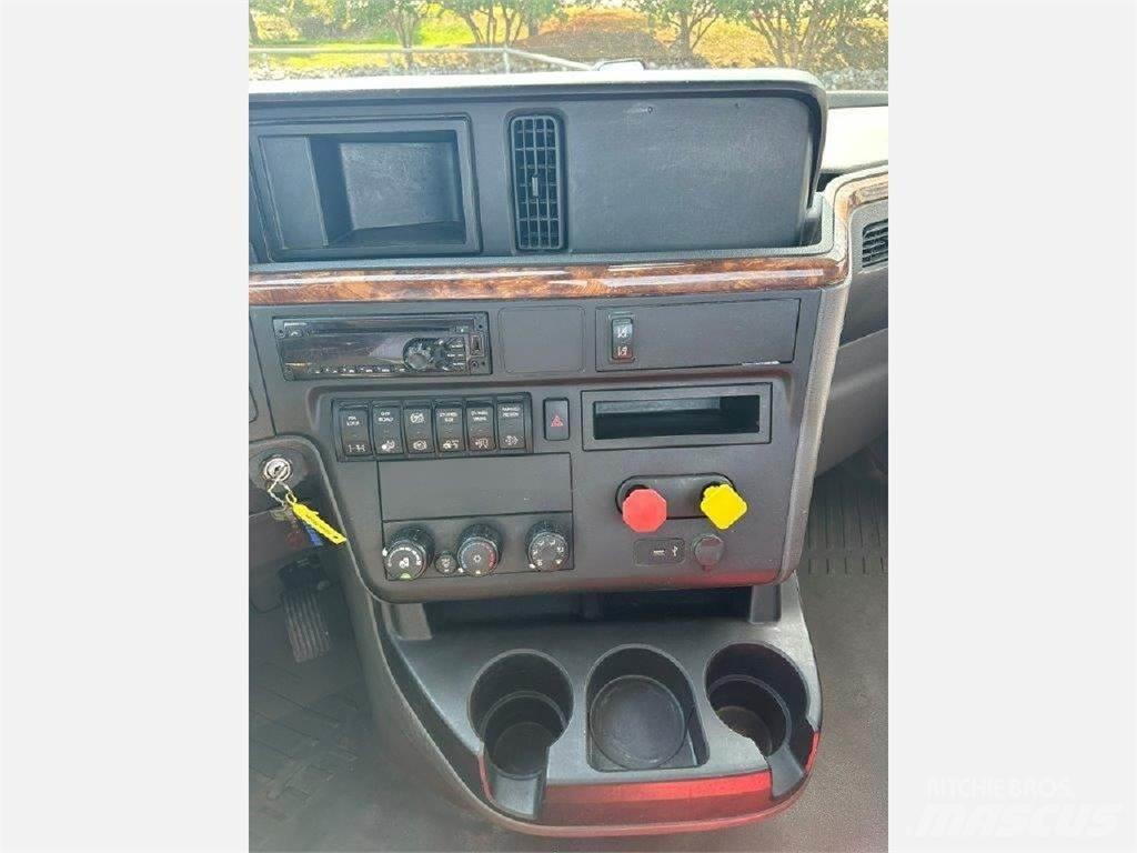 International LT Conventional Trucks / Tractor Trucks