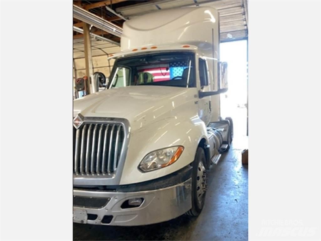 International LT Conventional Trucks / Tractor Trucks