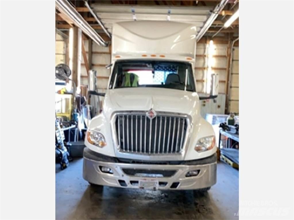 International LT Conventional Trucks / Tractor Trucks