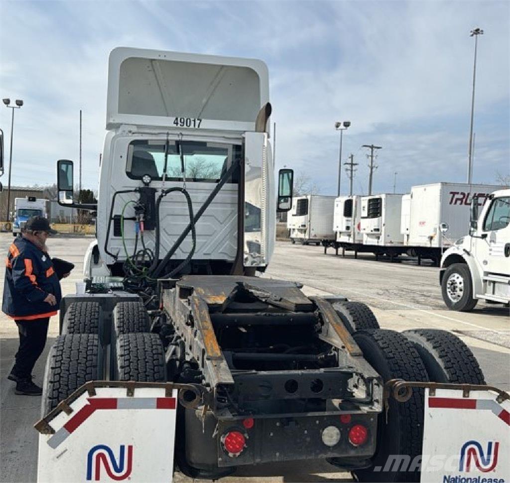 International LT Conventional Trucks / Tractor Trucks