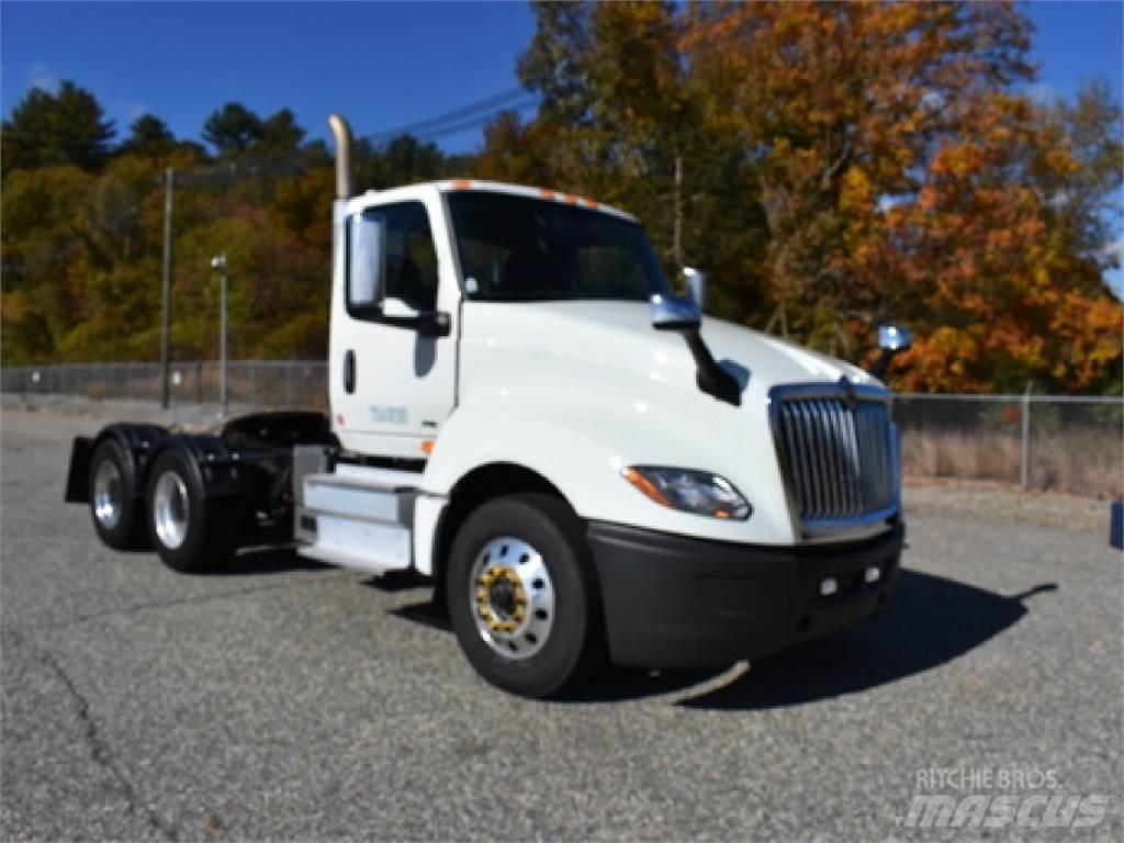 International LT625 Conventional Trucks / Tractor Trucks