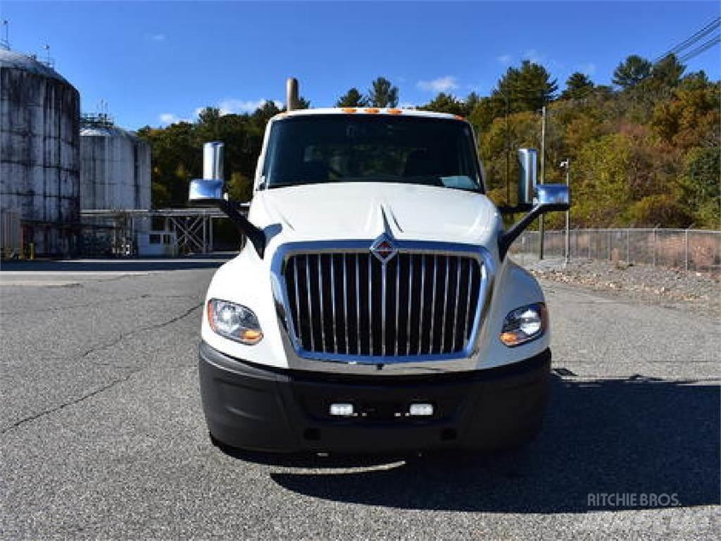 International LT625 Conventional Trucks / Tractor Trucks