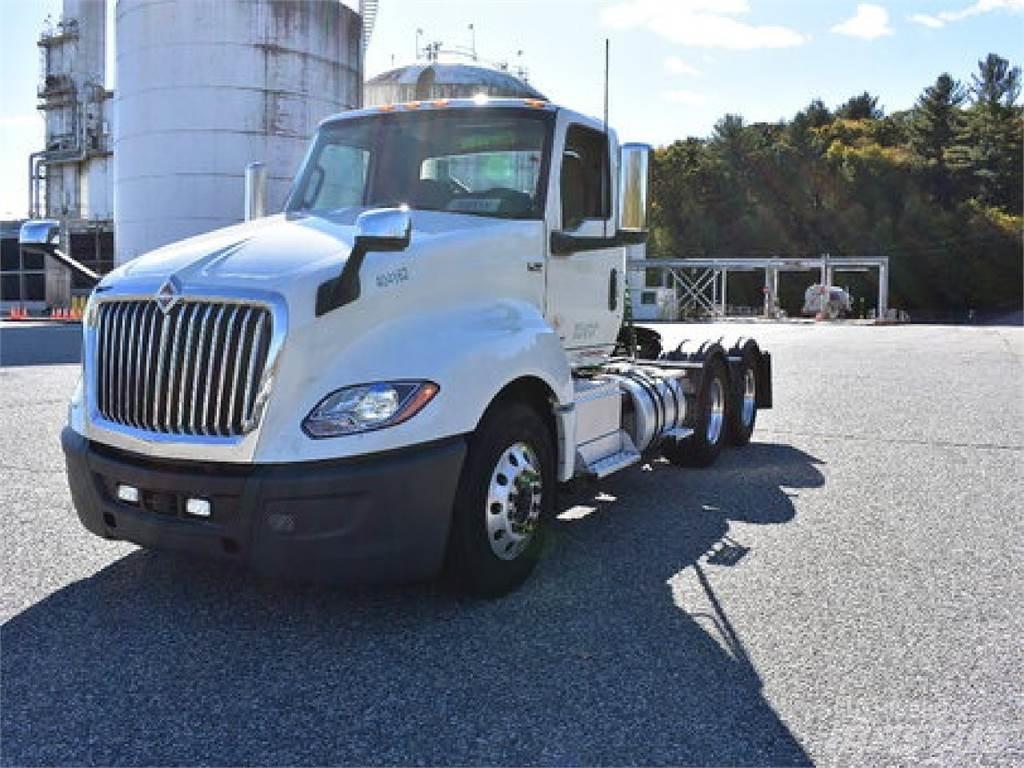 International LT625 Conventional Trucks / Tractor Trucks