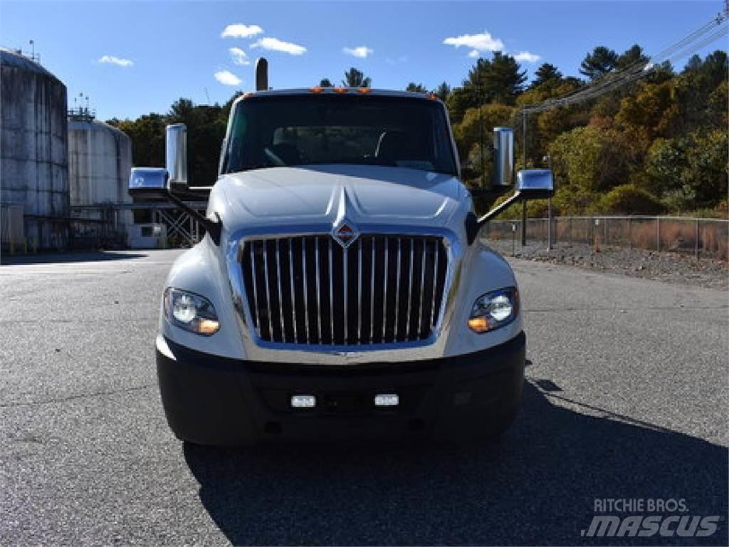 International LT625 Conventional Trucks / Tractor Trucks