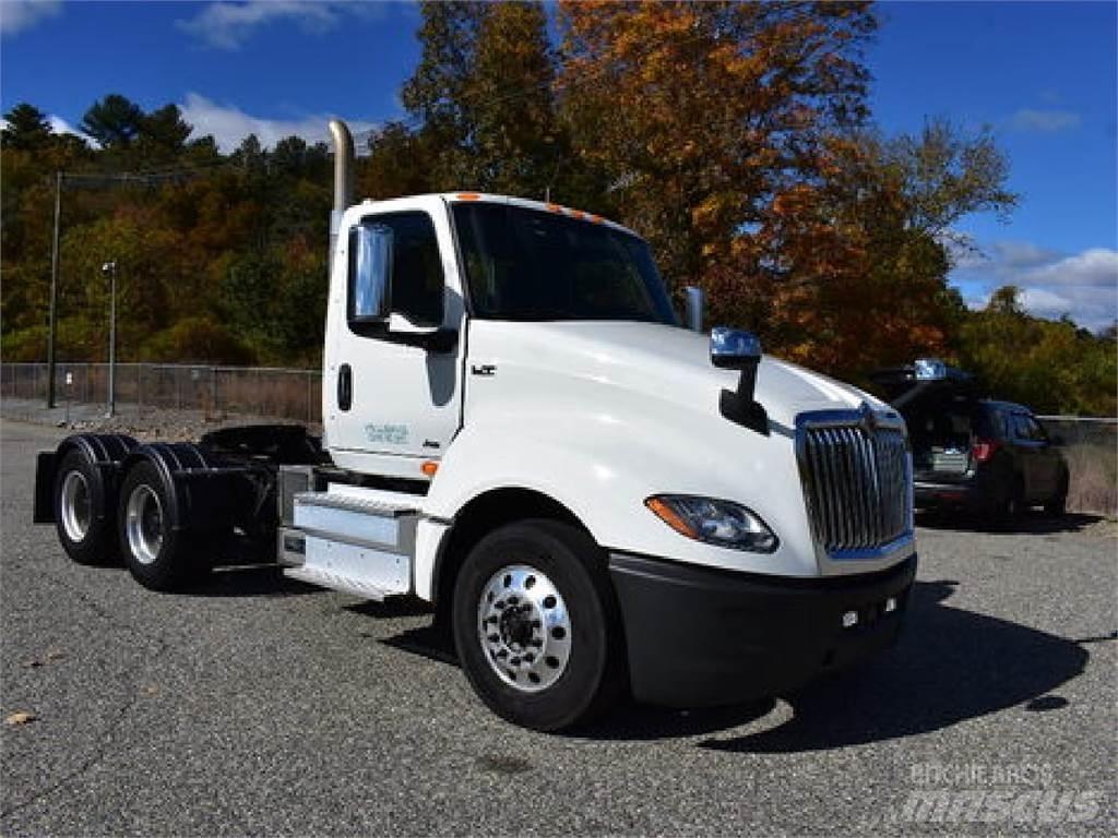 International LT625 Conventional Trucks / Tractor Trucks