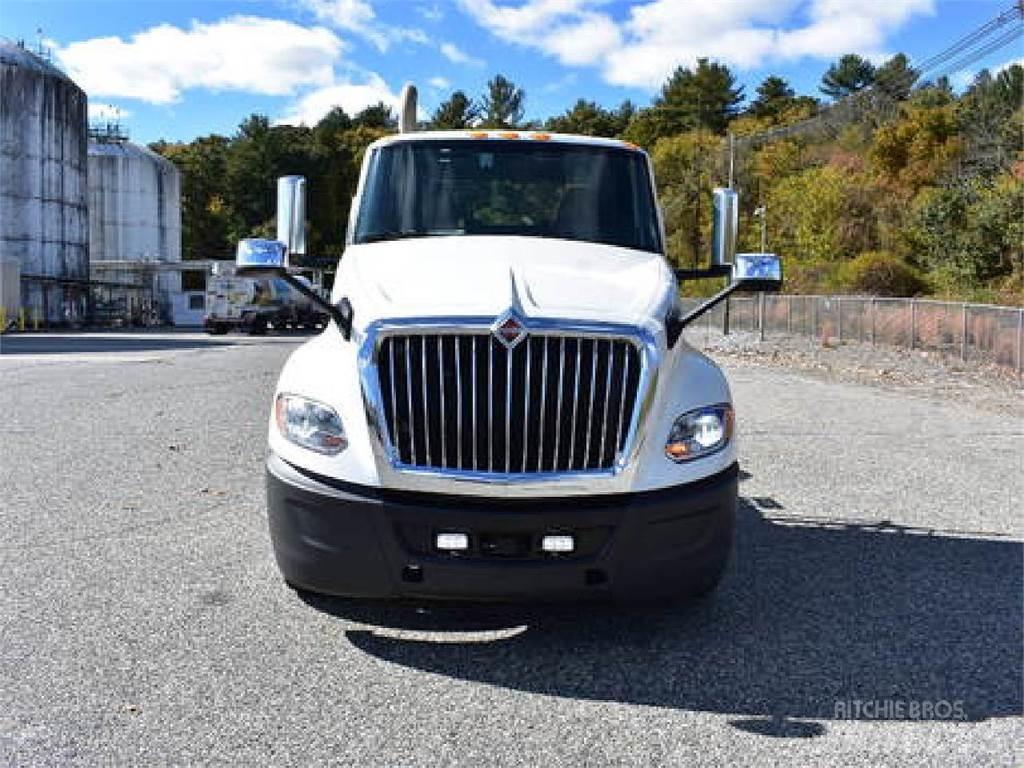 International LT625 Conventional Trucks / Tractor Trucks
