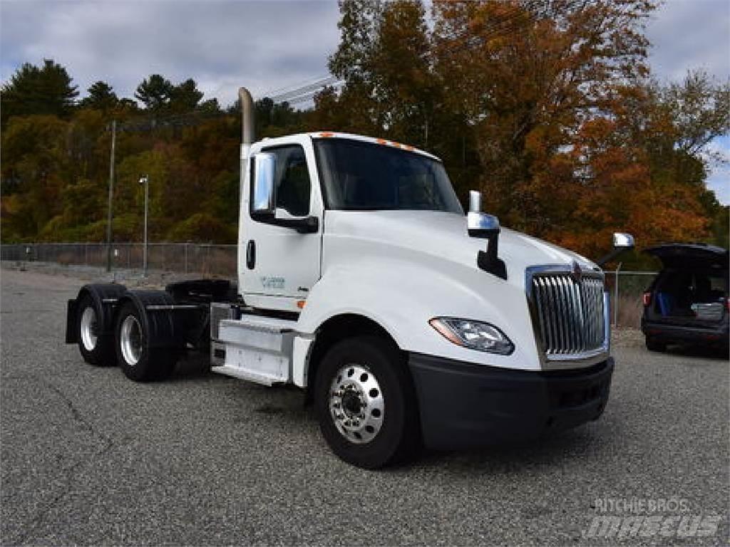 International LT625 Conventional Trucks / Tractor Trucks