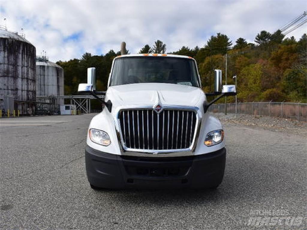 International LT625 Conventional Trucks / Tractor Trucks