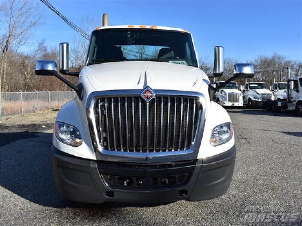 International LT625 Conventional Trucks / Tractor Trucks