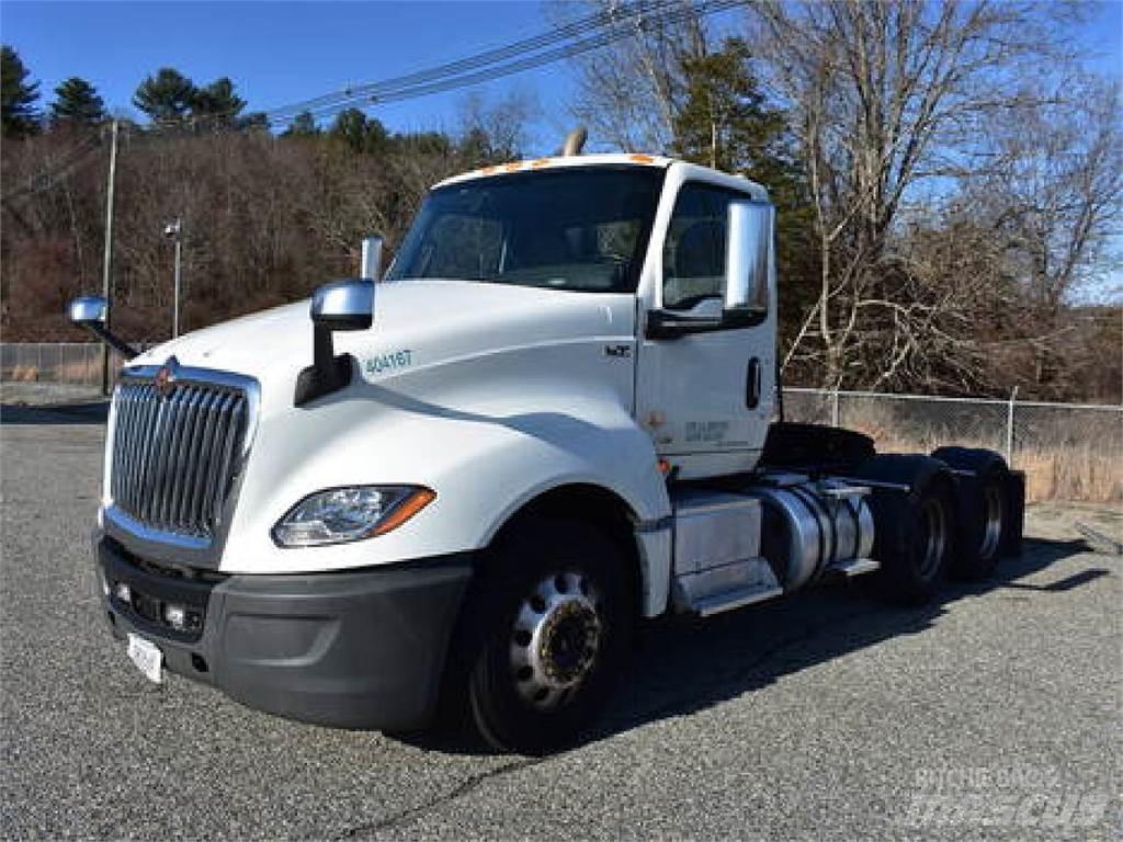 International LT625 Conventional Trucks / Tractor Trucks