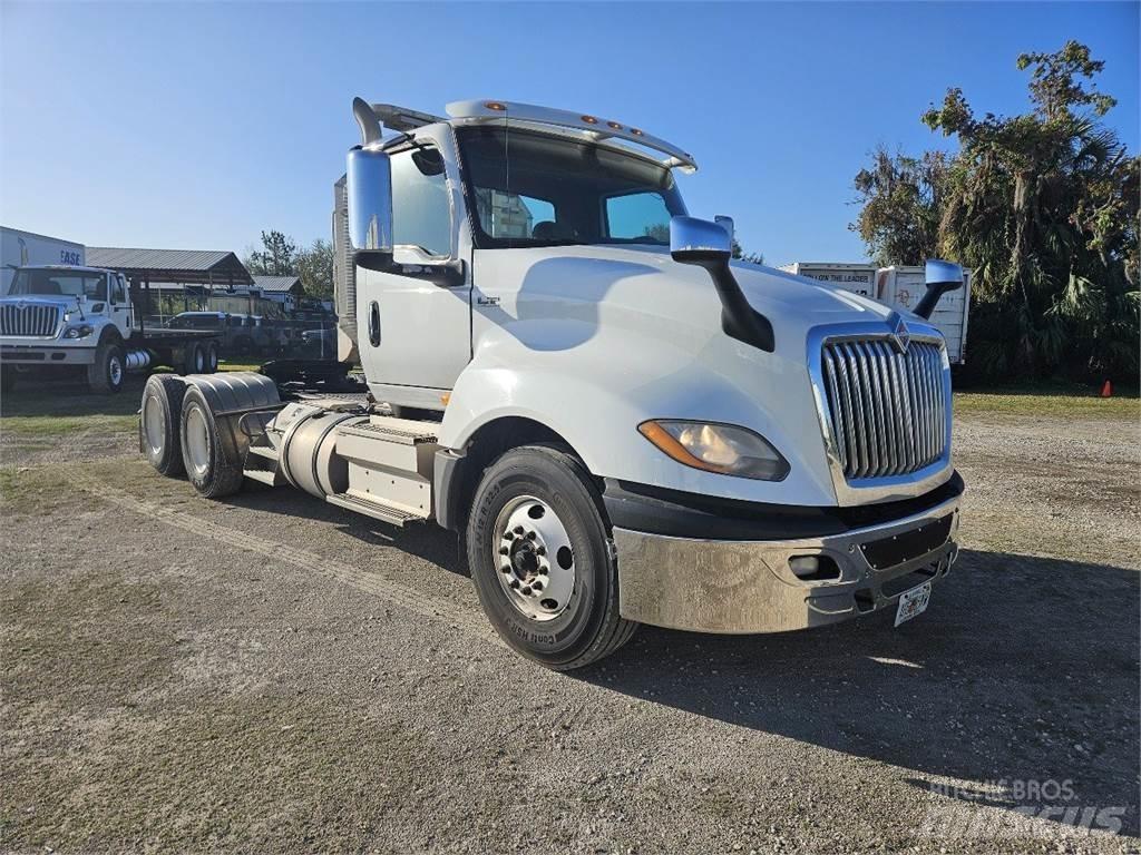 International LT625 Conventional Trucks / Tractor Trucks
