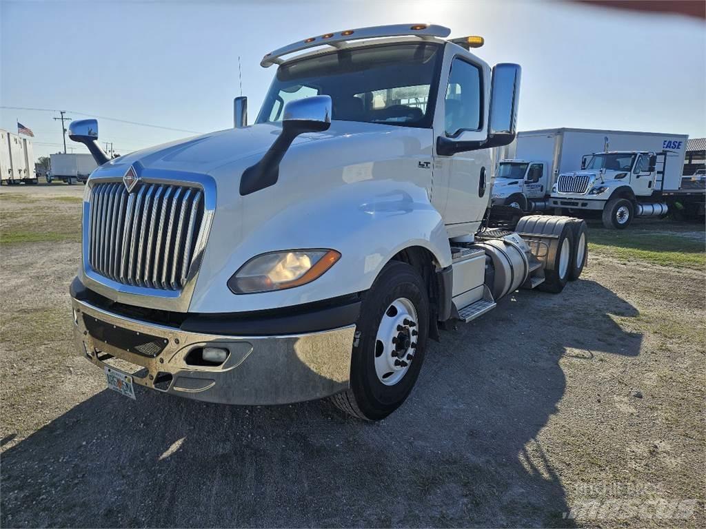 International LT625 Conventional Trucks / Tractor Trucks