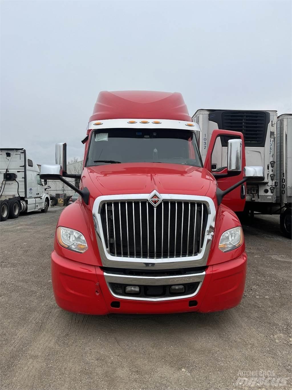 International LT625 Conventional Trucks / Tractor Trucks