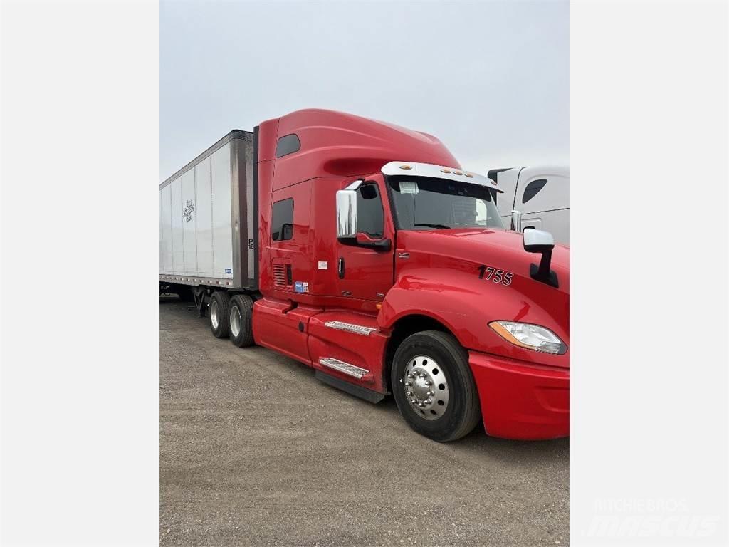 International LT625 Conventional Trucks / Tractor Trucks
