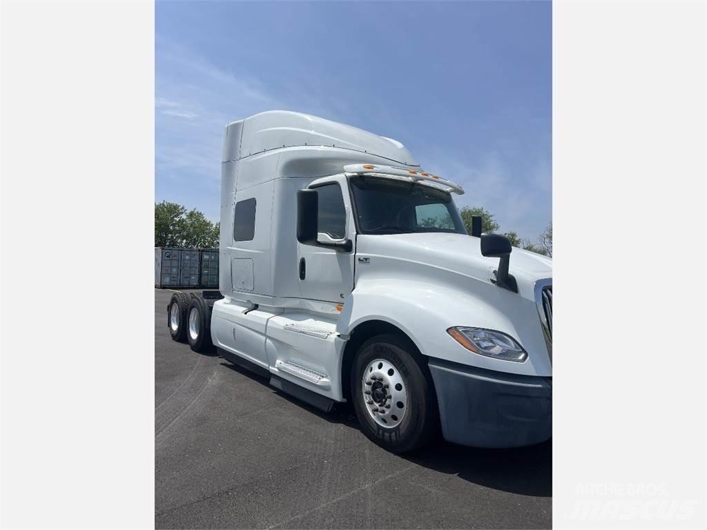 International LT625 Conventional Trucks / Tractor Trucks