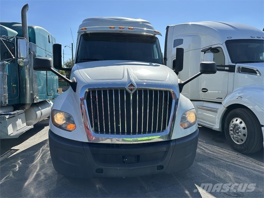 International LT625 Conventional Trucks / Tractor Trucks