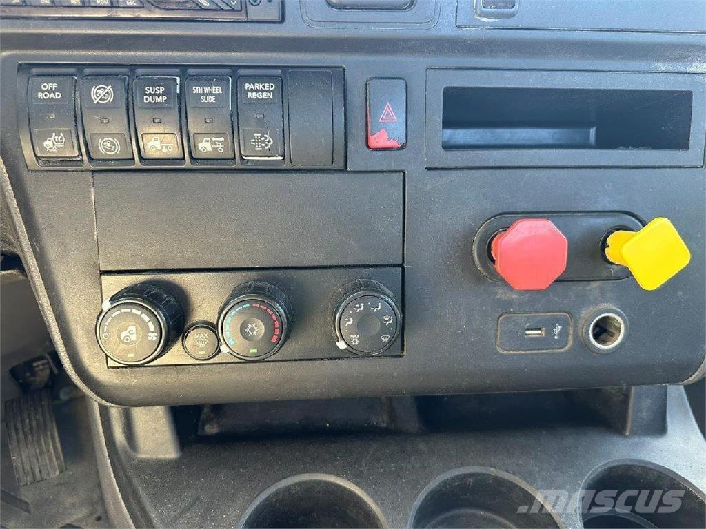 International RH Conventional Trucks / Tractor Trucks