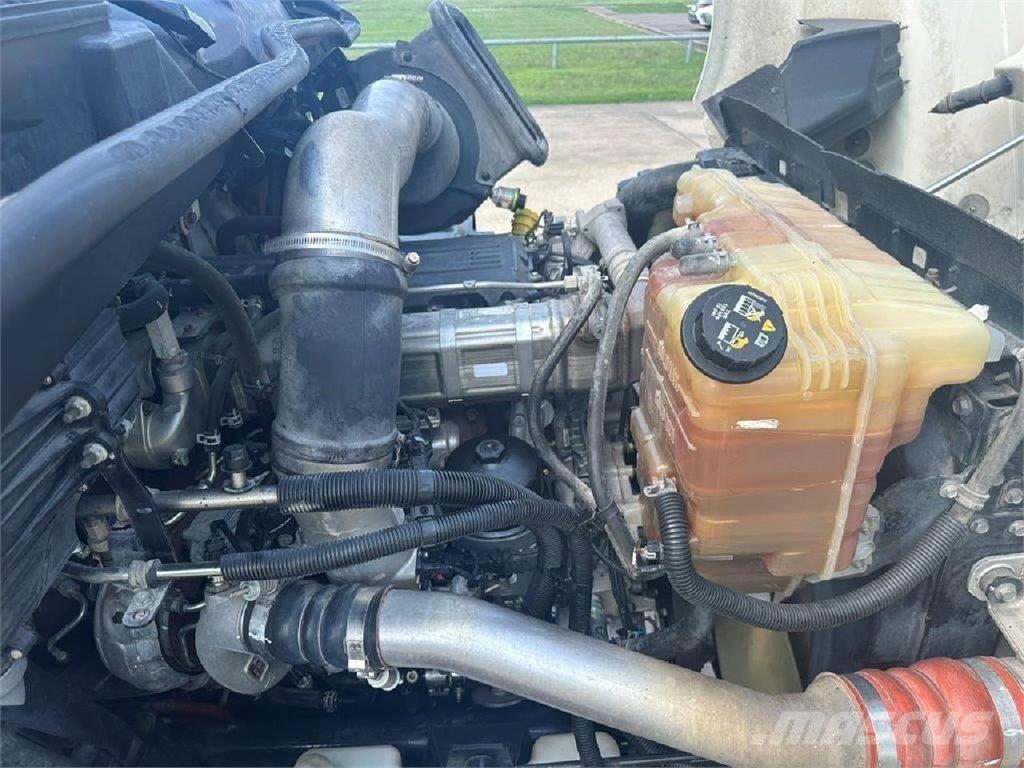 International RH Conventional Trucks / Tractor Trucks