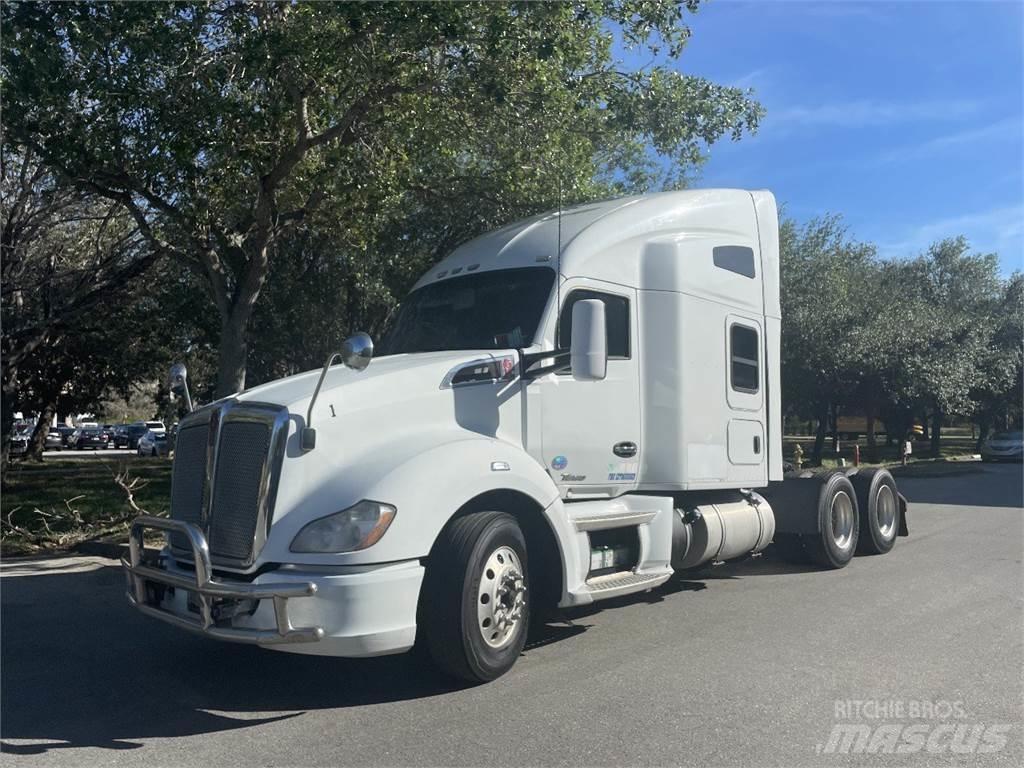 Kenworth T680 Conventional Trucks / Tractor Trucks