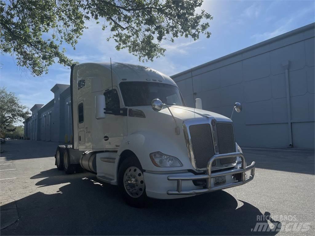 Kenworth T680 Conventional Trucks / Tractor Trucks